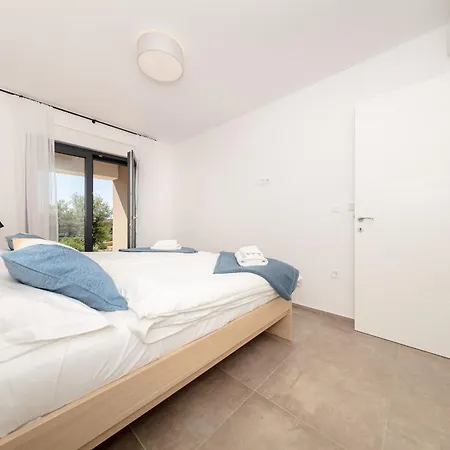 Seaview Apartment *