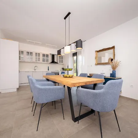 Seaview Apartment